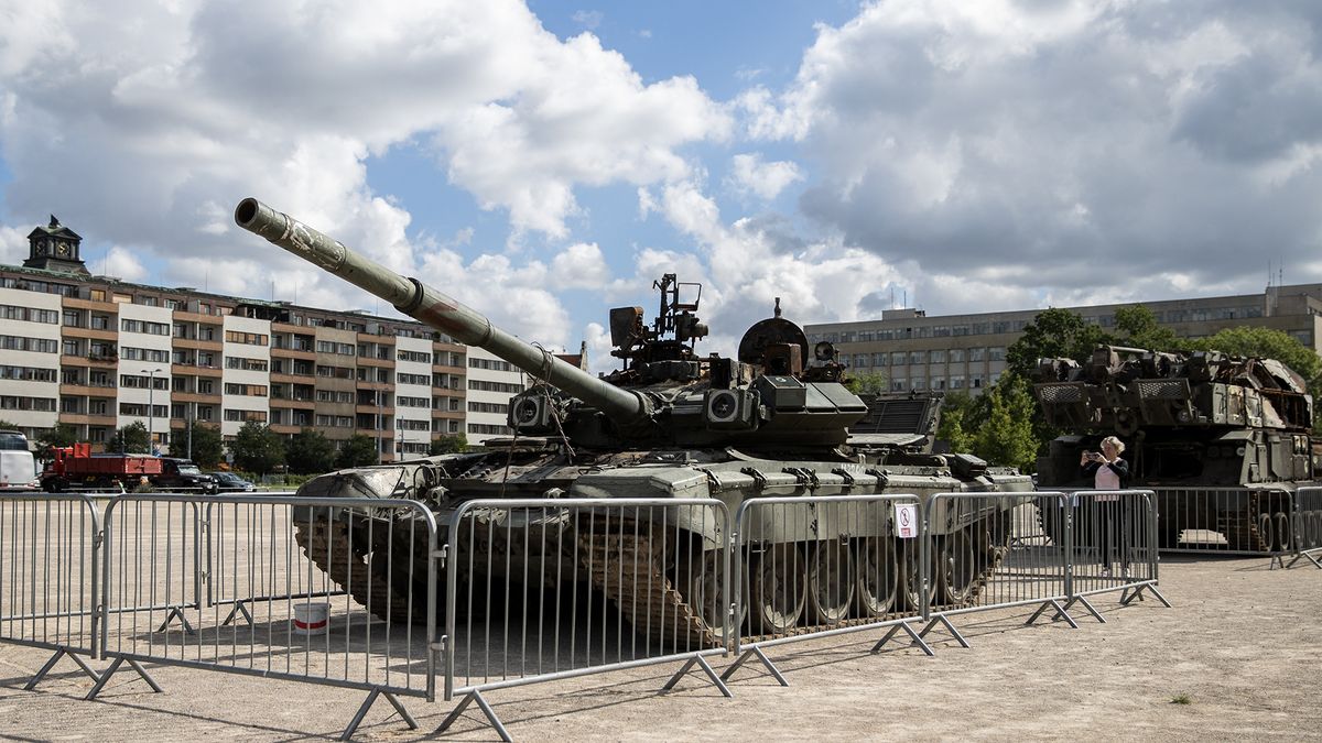 Expertka: Výstava v Praze zesměšňuje Rusko. Ale pozor na glorifikaci zbraní